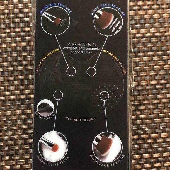 LAST ONE NEW [Sigma] Spa Express Makeup Brush Cleaning Mat - Fits in your sink! - Picture 4 of 7